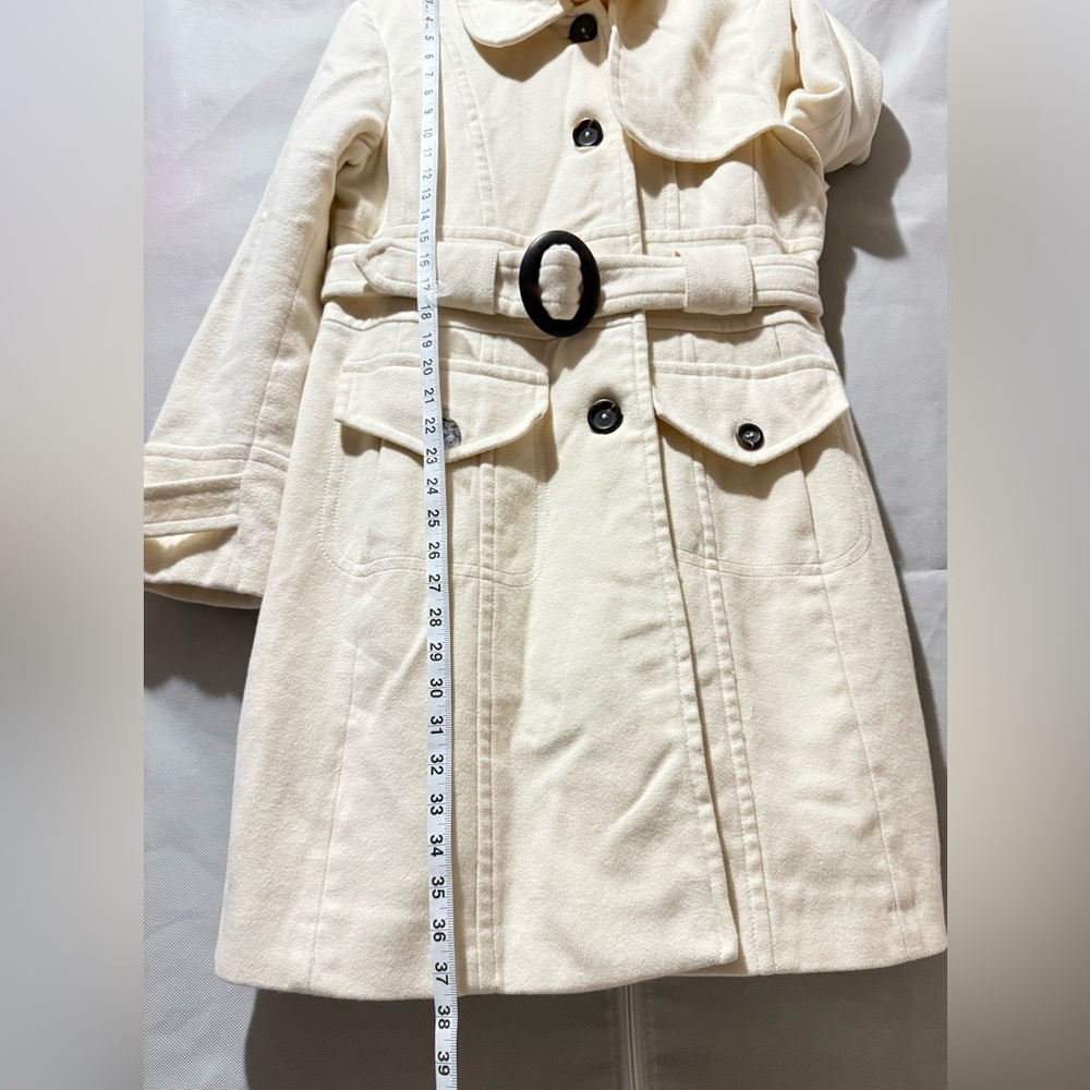 Donatella Cream Coat Size L - Small Snag - Picture 11 of 12